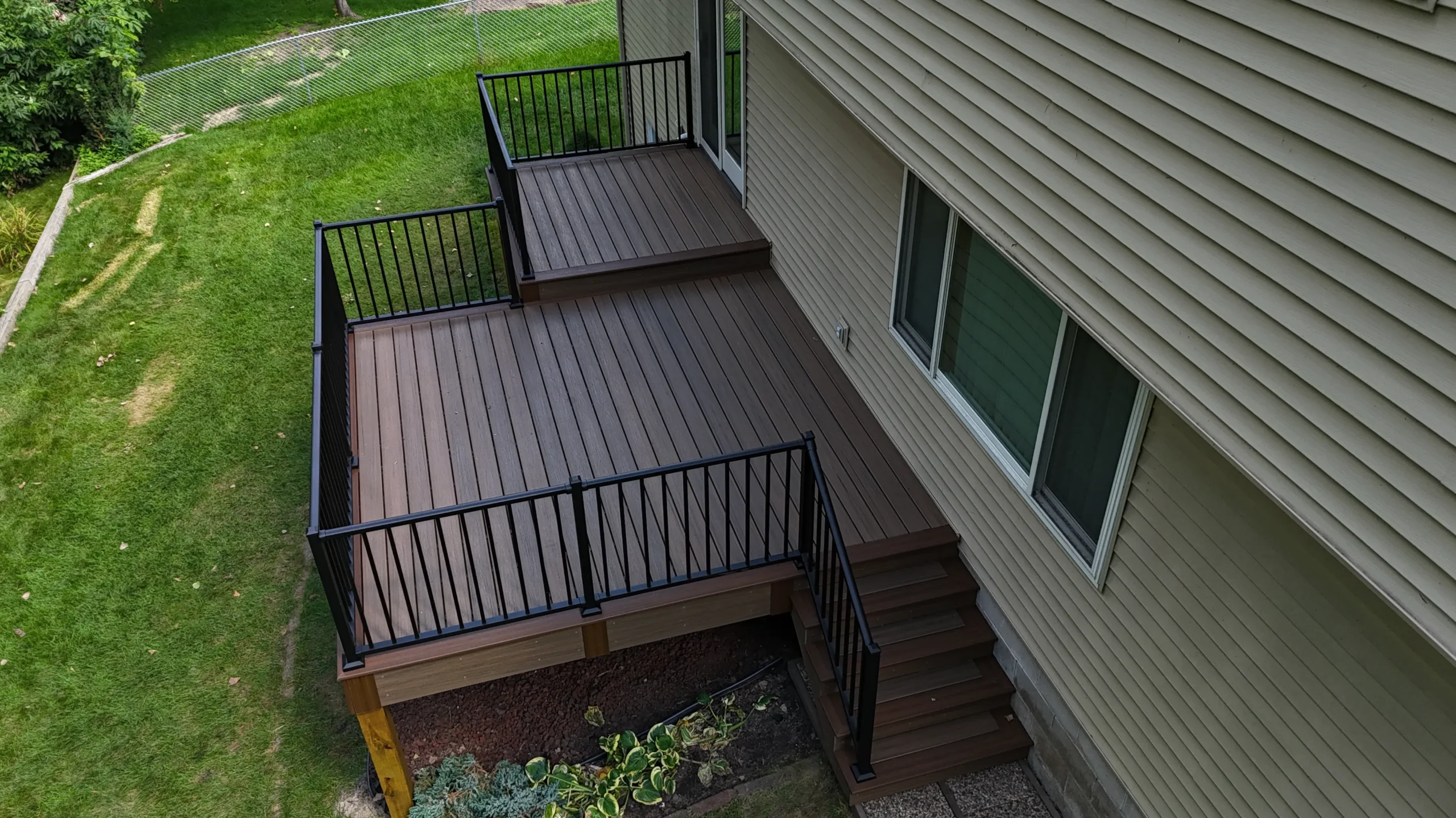 Modern deck remodel in Minnetonka MN by Castle Deck
